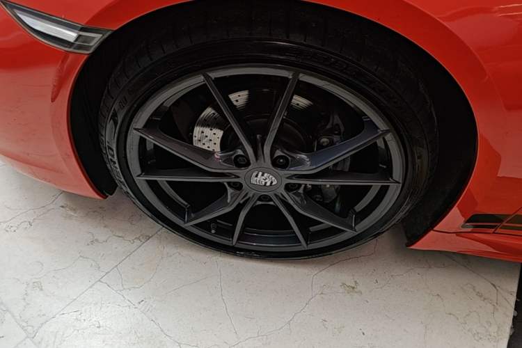 Used Porsche 718 2019 Cayman T 2.0T Left Front Wheel Hub