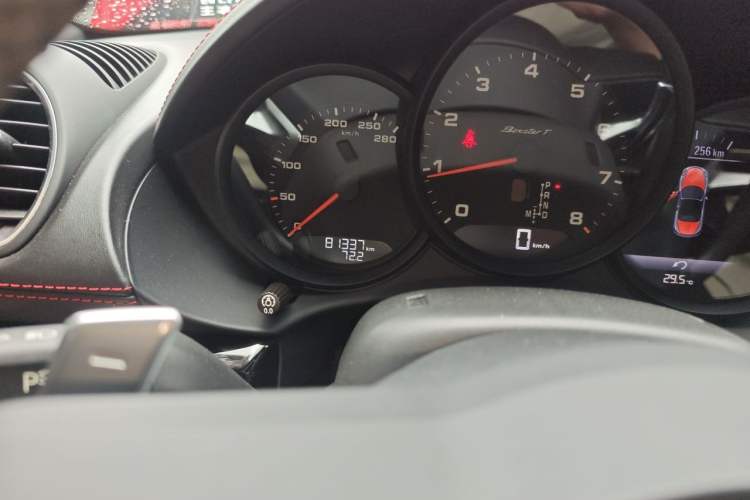 Used Porsche 718 2019 Boxster T 2.0T Odometer Close Up