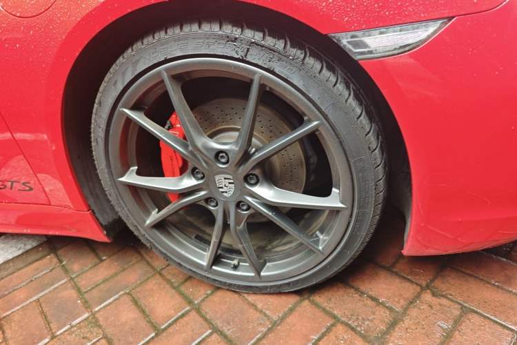 Used Porsche 718 2019 Boxster T 2.0T Right Front Wheel Hub