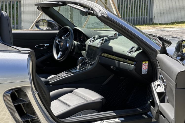 Used Porsche 718 2019 Boxster T 2.0T Interior 3