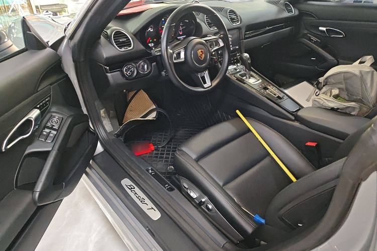 Used Porsche 718 2019 Boxster T 2.0T Interior 3