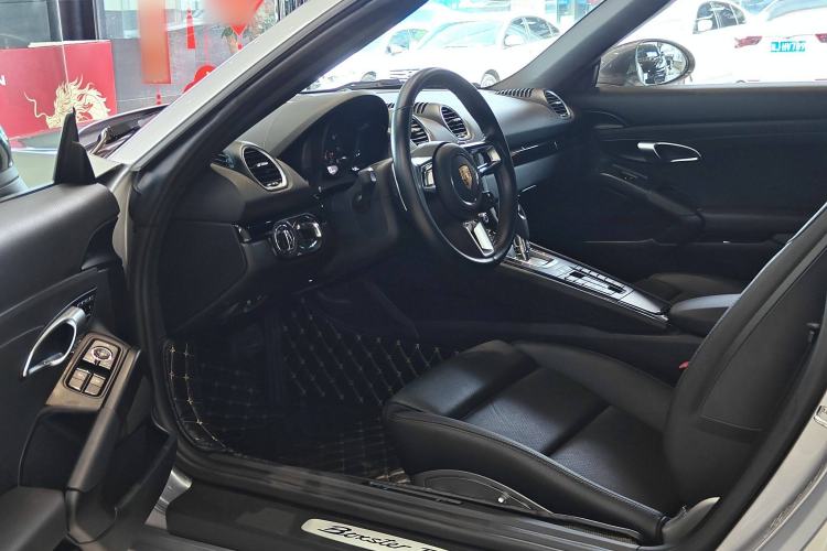 Used Porsche 718 2019 Boxster T 2.0T Interior 6