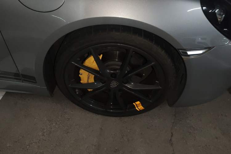 Used Porsche 718 2019 Boxster T 2.0T Right Front Wheel Hub