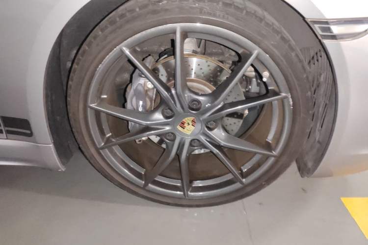 Used Porsche 718 2019 Cayman T 2.0T Right Front Wheel Hub