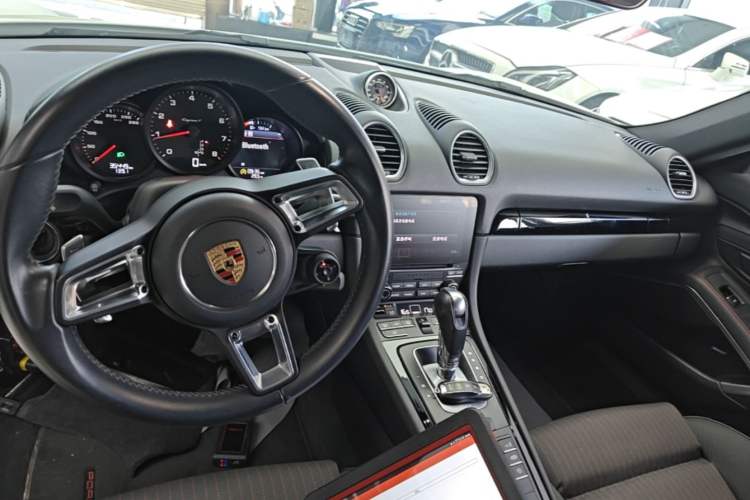 Used Porsche 718 2019 Cayman T 2.0T Center Console