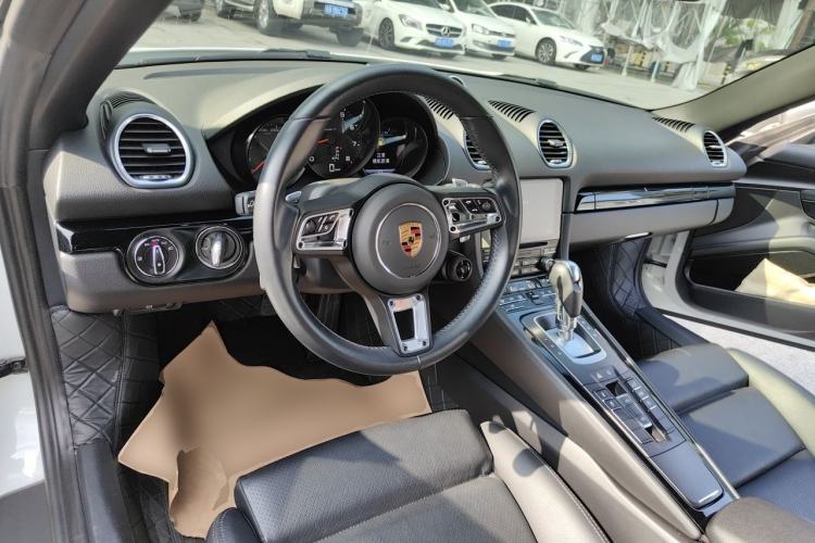 Used Porsche 718 2019 Boxster T 2.0T Center Console