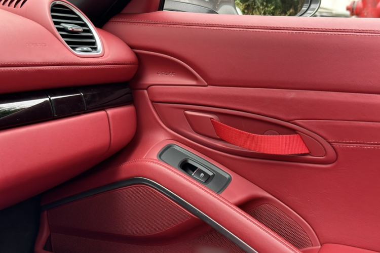 Used Porsche 718 2019 Boxster T 2.0T Interior 10