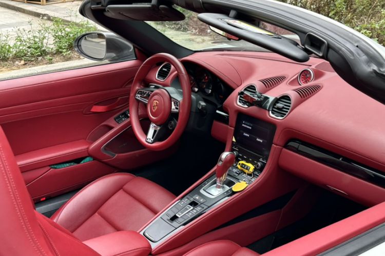 Used Porsche 718 2019 Boxster T 2.0T Interior 13