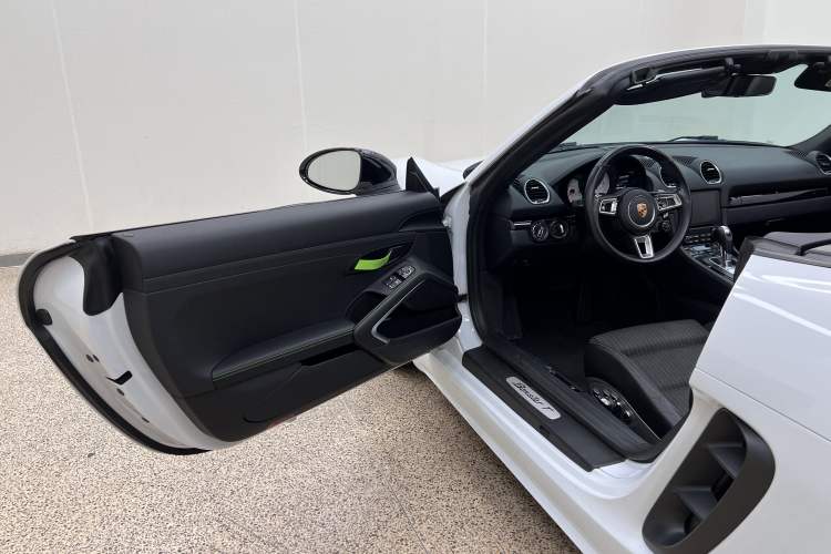 Used Porsche 718 2019 Boxster T 2.0T Interior 14