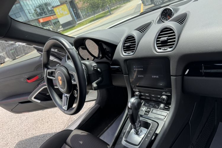 Used Porsche 718 2019 Cayman T 2.0T Interior 5