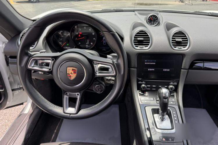 Used Porsche 718 2019 Cayman T 2.0T Interior 6