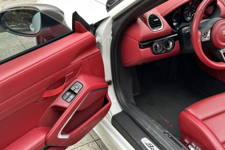 Used Porsche 718 2019 Boxster T 2.0T Interior 7