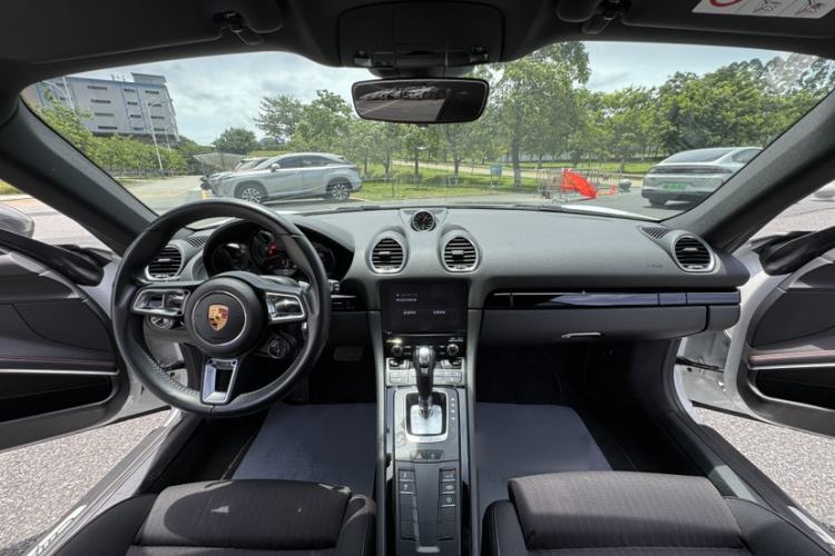 Used Porsche 718 2019 Cayman T 2.0T Interior 8