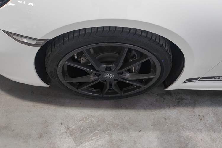 Used Porsche 718 2019 Boxster T 2.0T Left Front Wheel Hub