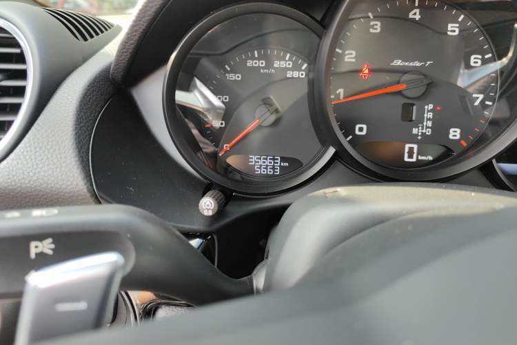 Used Porsche 718 2019 Boxster T 2.0T Odometer Close Up