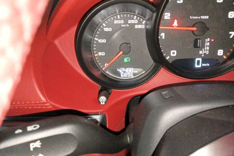 Used Porsche 718 2019 Cayman T 2.0T Odometer Close Up