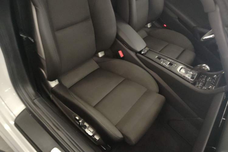Used Porsche 718 2019 Boxster T 2.0T Right Front Seat