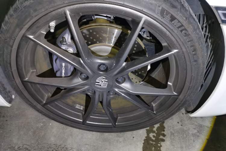 Used Porsche 718 2019 Boxster T 2.0T Right Front Wheel Hub