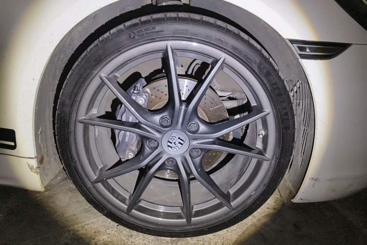 Used Porsche 718 2019 Boxster T 2.0T Right Front Wheel Hub