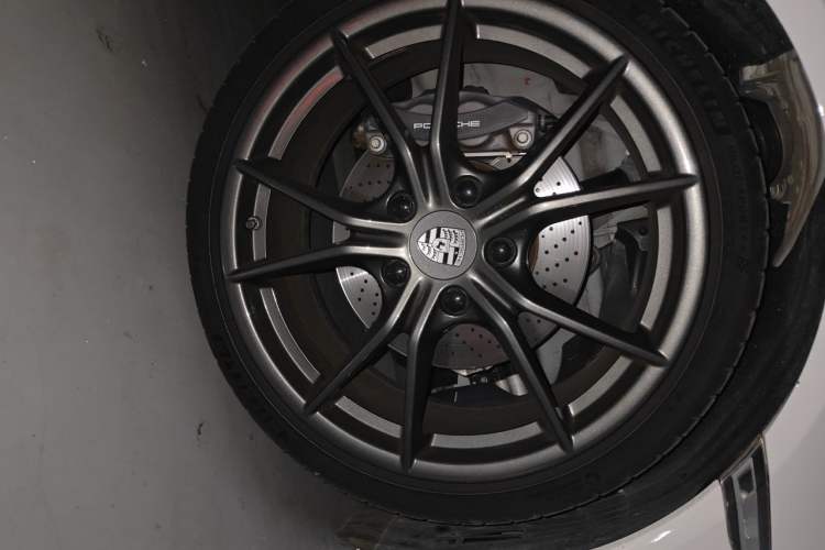 Used Porsche 718 2019 Cayman T 2.0T Right Front Wheel Hub