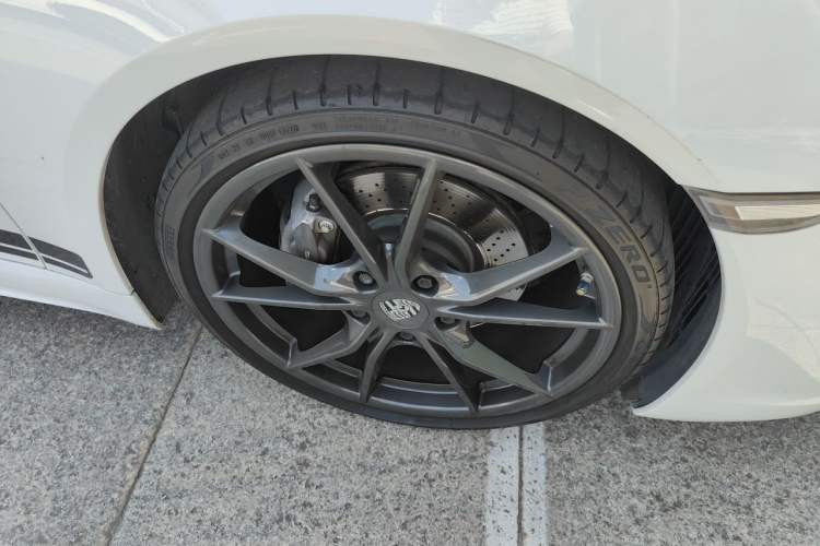 Used Porsche 718 2019 Boxster T 2.0T Right Front Wheel Hub