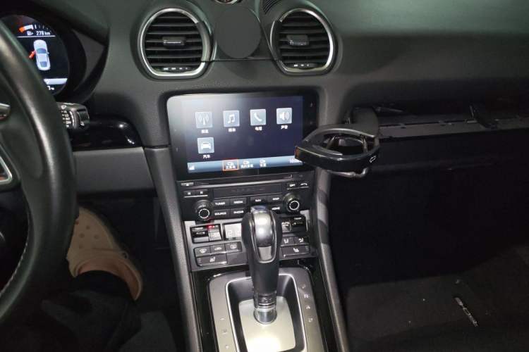Used Porsche 718 2019 Cayman T 2.0T Audio And AC Panel