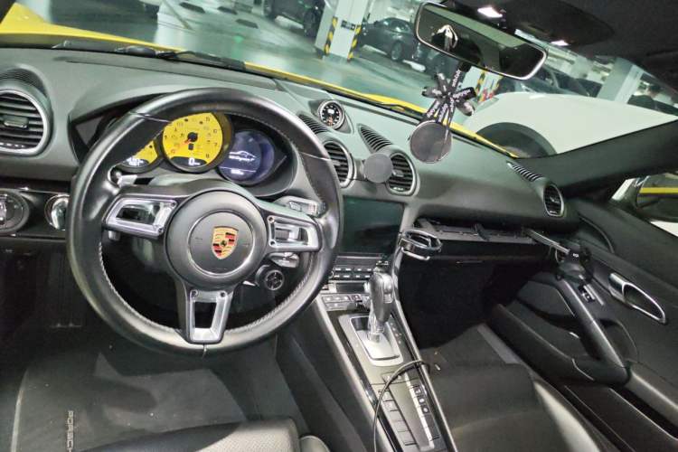Used Porsche 718 2019 Cayman T 2.0T Center Console
