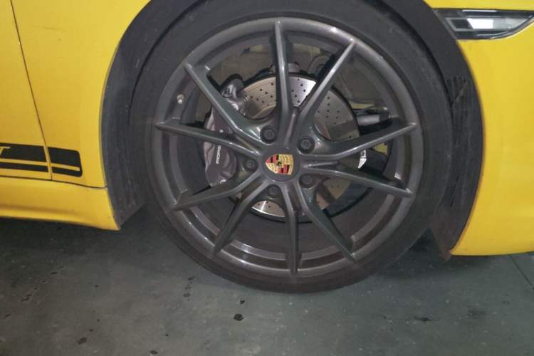 Used Porsche 718 2019 Cayman T 2.0T Right Front Wheel Hub