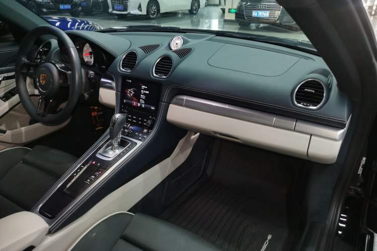 Used Porsche 718 2020 Cayman 2.0T Interior 1