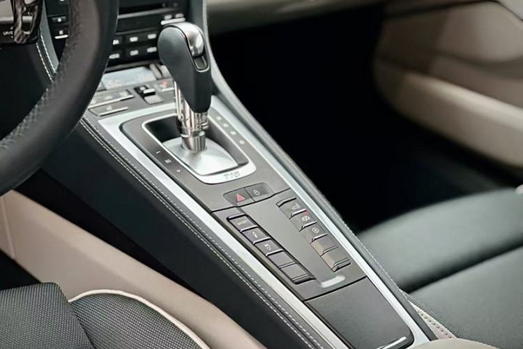 Used Porsche 718 2020 Cayman 2.0T Interior 10