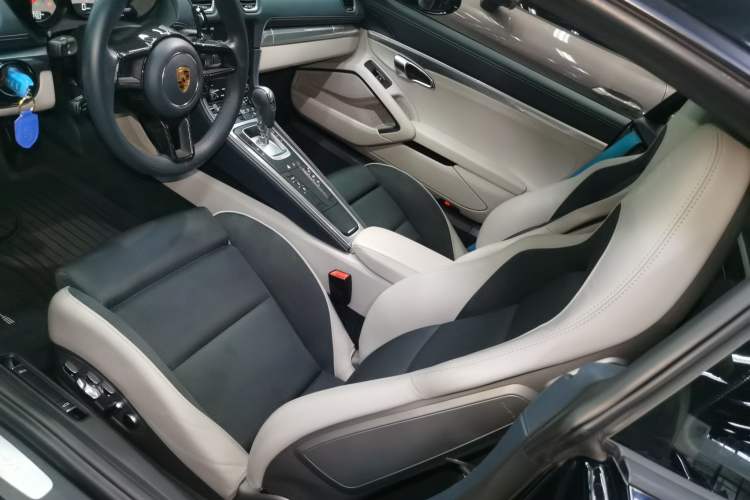Used Porsche 718 2020 Cayman 2.0T Interior 3