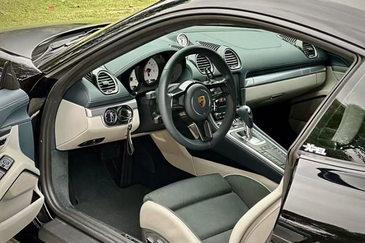 Used Porsche 718 2020 Cayman 2.0T Interior 9