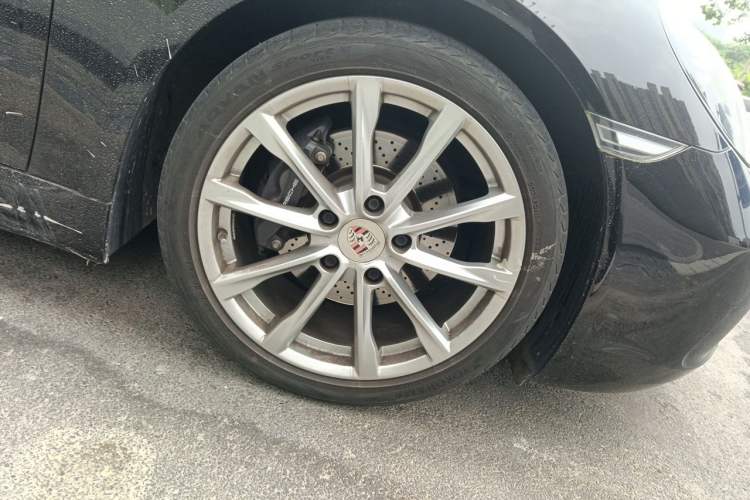Used Porsche 718 2020 Cayman 2.0T Right Front Wheel Hub