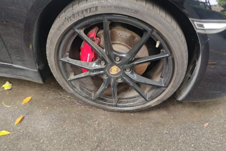 Used Porsche 718 2020 Boxster 2.0T Right Front Wheel Hub