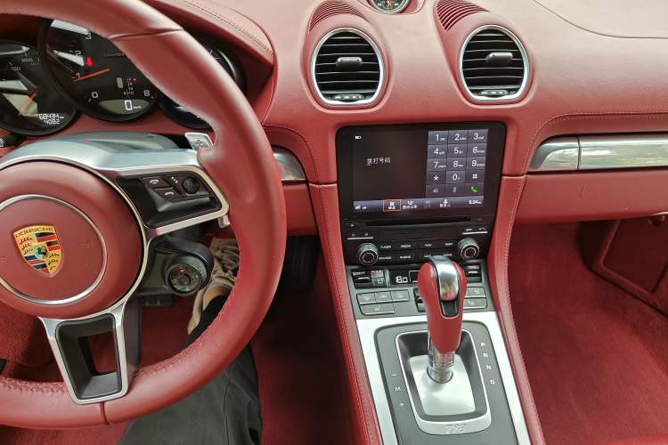 Used Porsche 718 2020 Cayman 2.0T Audio And AC Panel