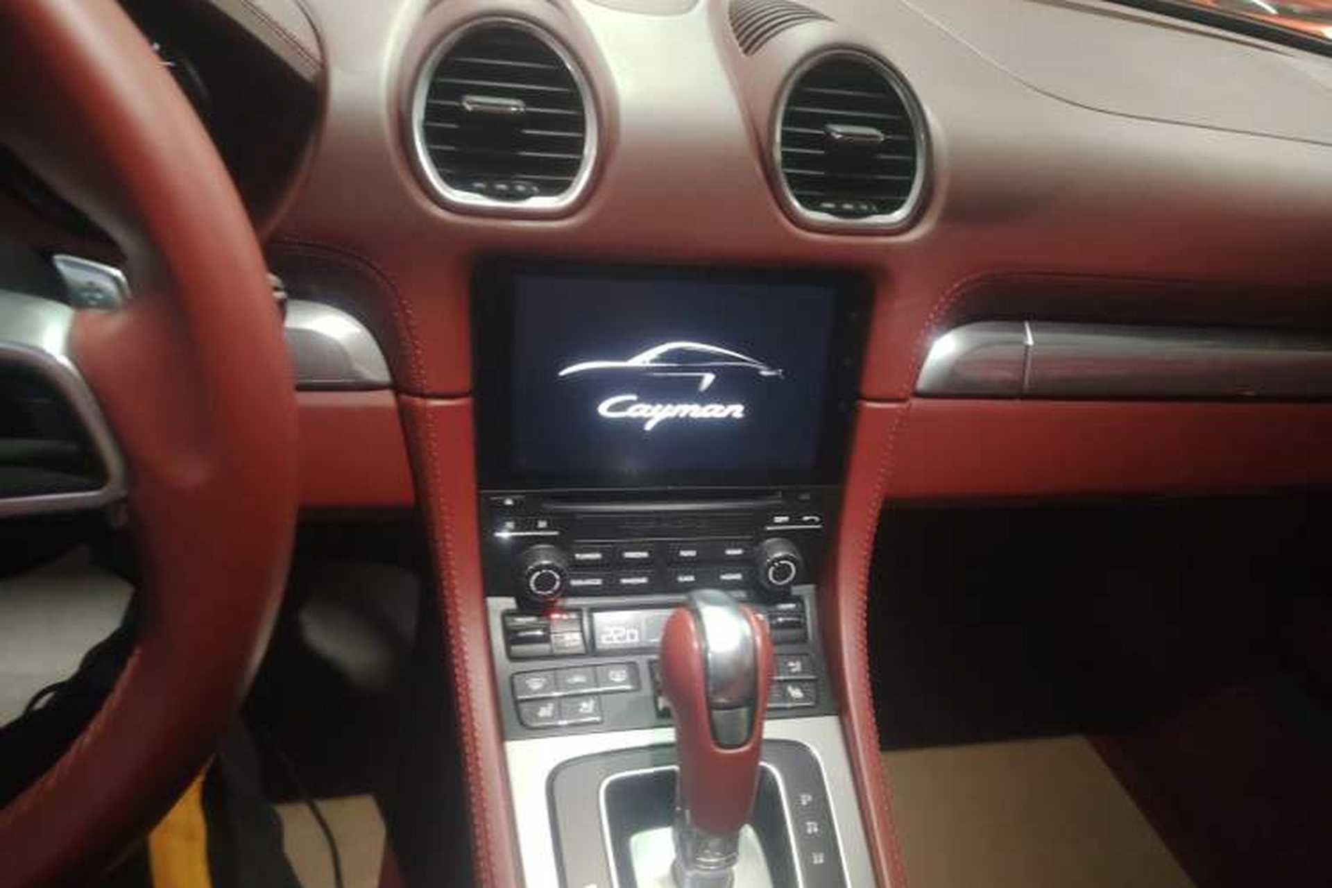 Used Porsche 718 2020 Cayman 2.0T Audio And AC Panel