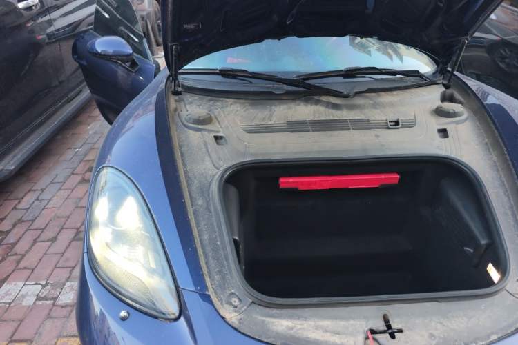 Used Porsche 718 2020 Cayman 2.0T Engine Bay Right