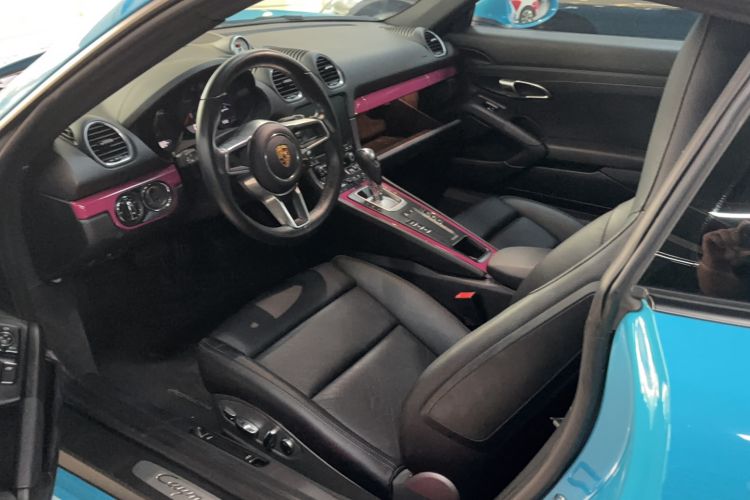 Used Porsche 718 2020 Cayman 2.0T Interior 1