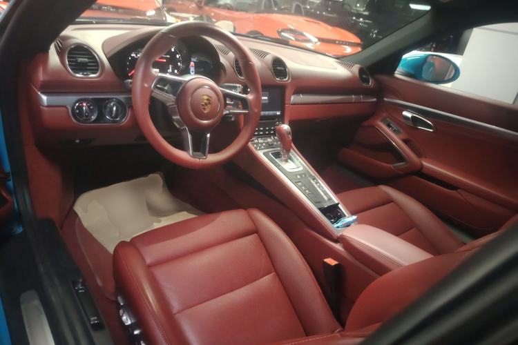 Used Porsche 718 2020 Cayman 2.0T Interior 2