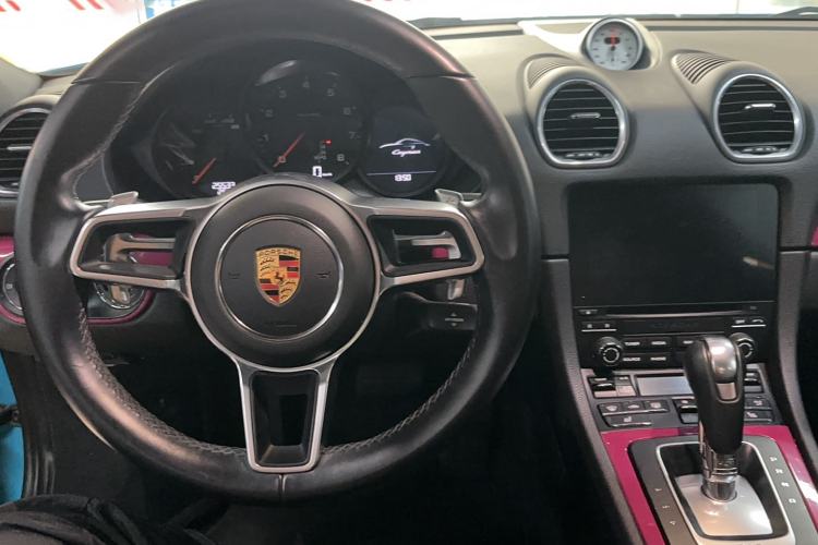 Used Porsche 718 2020 Cayman 2.0T Interior 2