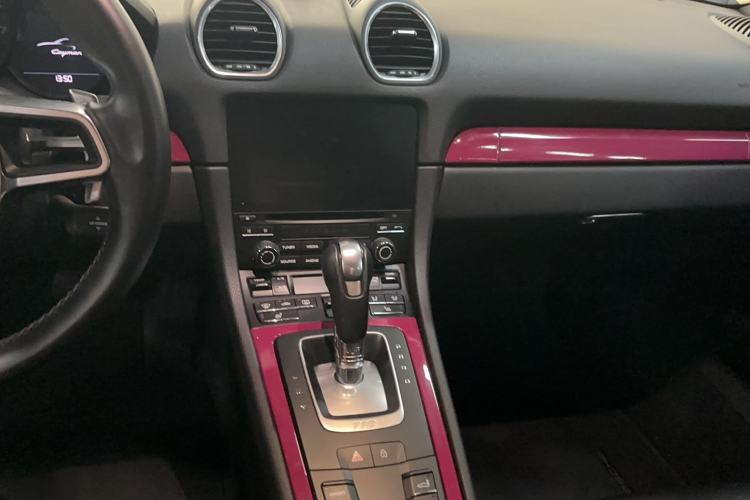 Used Porsche 718 2020 Cayman 2.0T Interior 3
