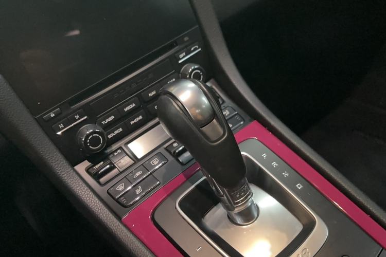 Used Porsche 718 2020 Cayman 2.0T Interior 5
