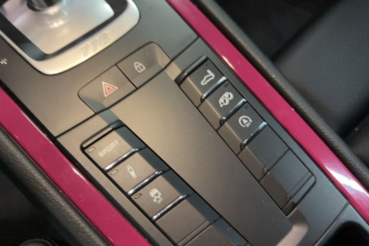 Used Porsche 718 2020 Cayman 2.0T Interior 6