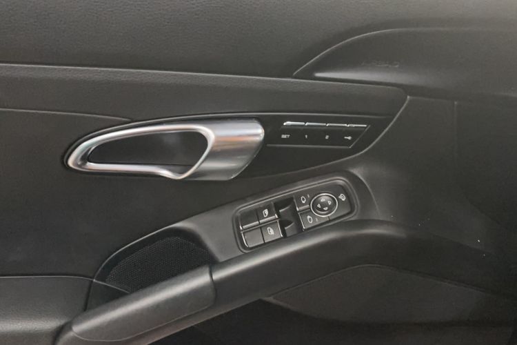 Used Porsche 718 2020 Cayman 2.0T Interior 7