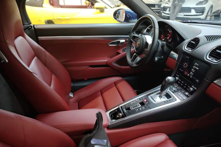 Used Porsche 718 2020 Boxster 2.0T Interior 8