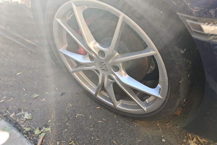 Used Porsche 718 2020 Cayman 2.0T Right Front Wheel Hub