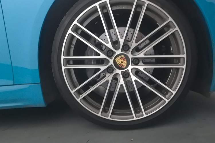 Used Porsche 718 2020 Boxster 2.0T Right Front Wheel Hub