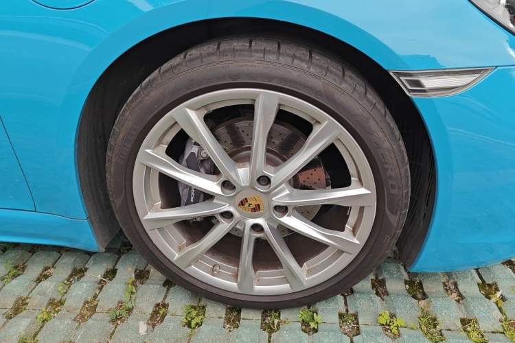Used Porsche 718 2020 Cayman 2.0T Right Front Wheel Hub