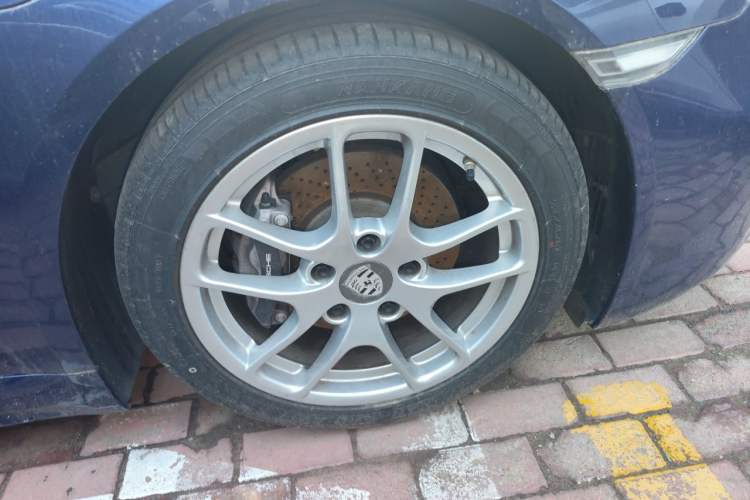 Used Porsche 718 2020 Cayman 2.0T Right Front Wheel Hub
