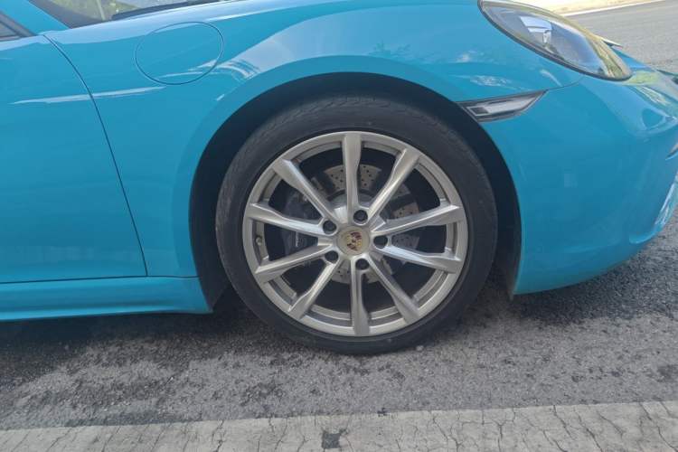 Used Porsche 718 2020 Boxster 2.0T Right Front Wheel Hub